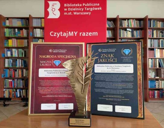 Metroteka wyróżniona nagrodą MAGNA LAUREA – pamiątkowe dyplomy, statuetka i Znak Jakości Biblioteki Publicznej na Targówku