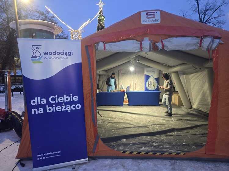 Ogrzewany namiot pomocy w Warszawie uruchomiony podczas silnych mrozów