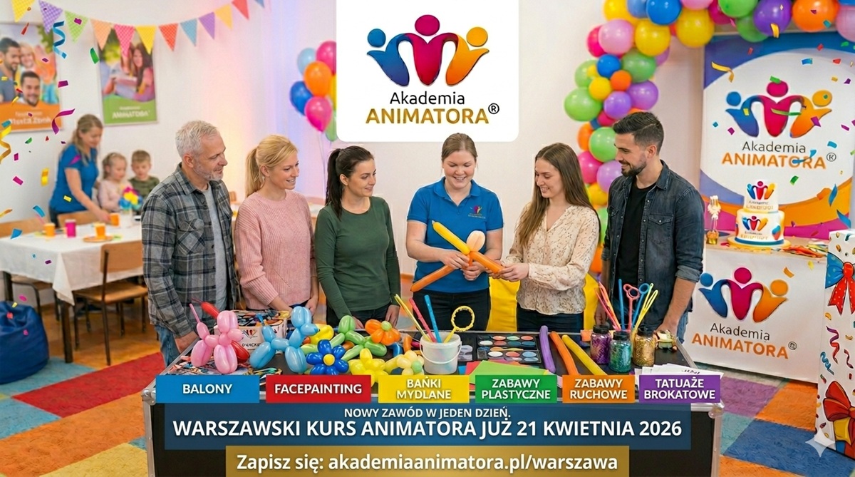 Profesjonalna trenerka Akademii Animatora uczy uczestników kursu stacjonarnego w Warszawie technik modelowania balonów i facepaintingu.
