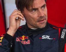 Kuba Przygoński w kombinezonie Red Bull SRL przed startem Drift Masters