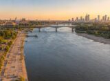 Dzielnica Wisła Warszawa – bulwary wiślane i plaże nad Wisłą w Warszawie, widok z lotu ptaka