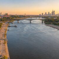 Dzielnica Wisła Warszawa – bulwary wiślane i plaże nad Wisłą w Warszawie, widok z lotu ptaka