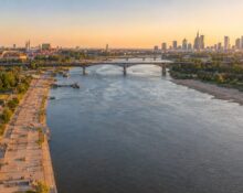Dzielnica Wisła Warszawa – bulwary wiślane i plaże nad Wisłą w Warszawie, widok z lotu ptaka