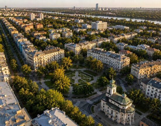 Żoliborz – dzielnica Warszawy, widok na Plac Wilsona i klimatyczne kamienice